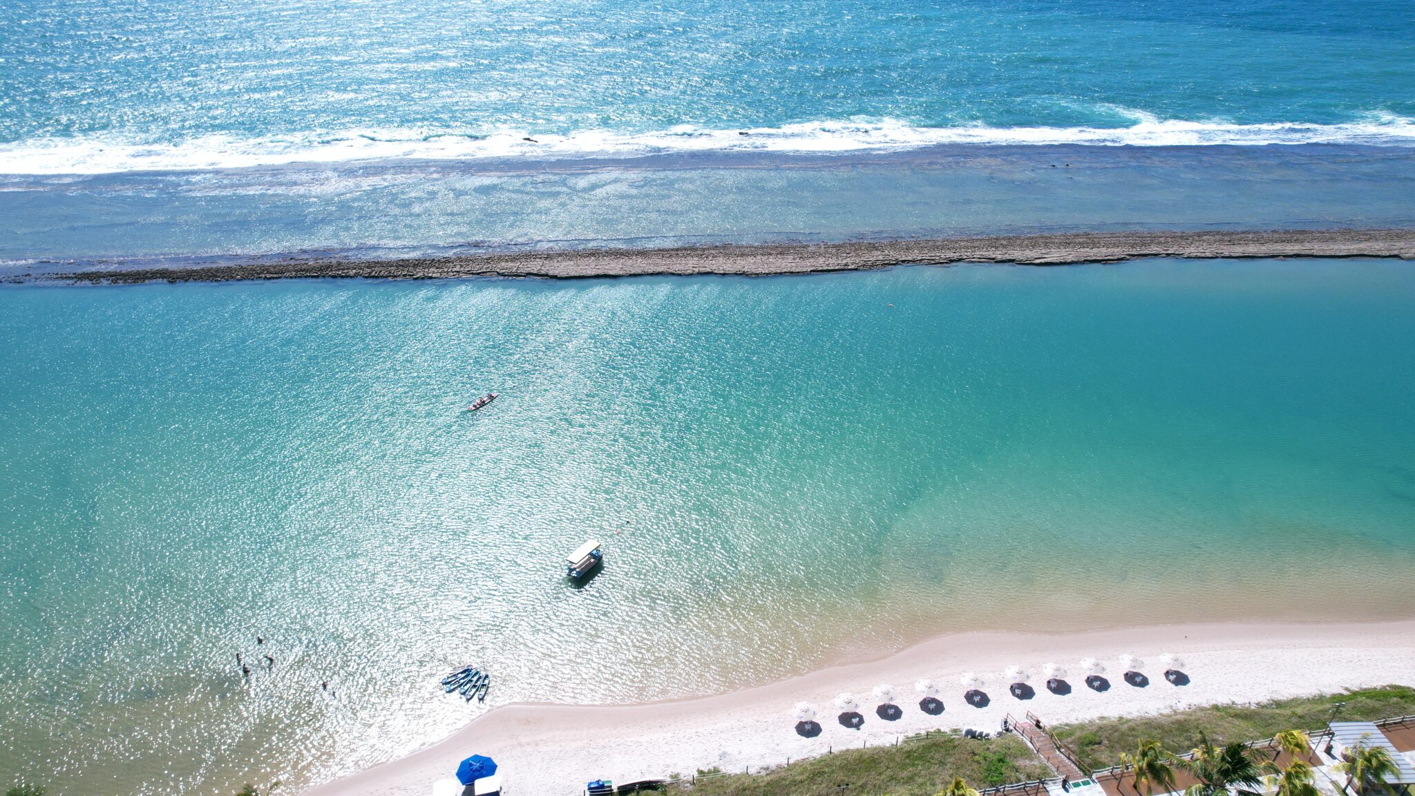 Descubra a maior piscina natural da América Latina no Samoa Beach