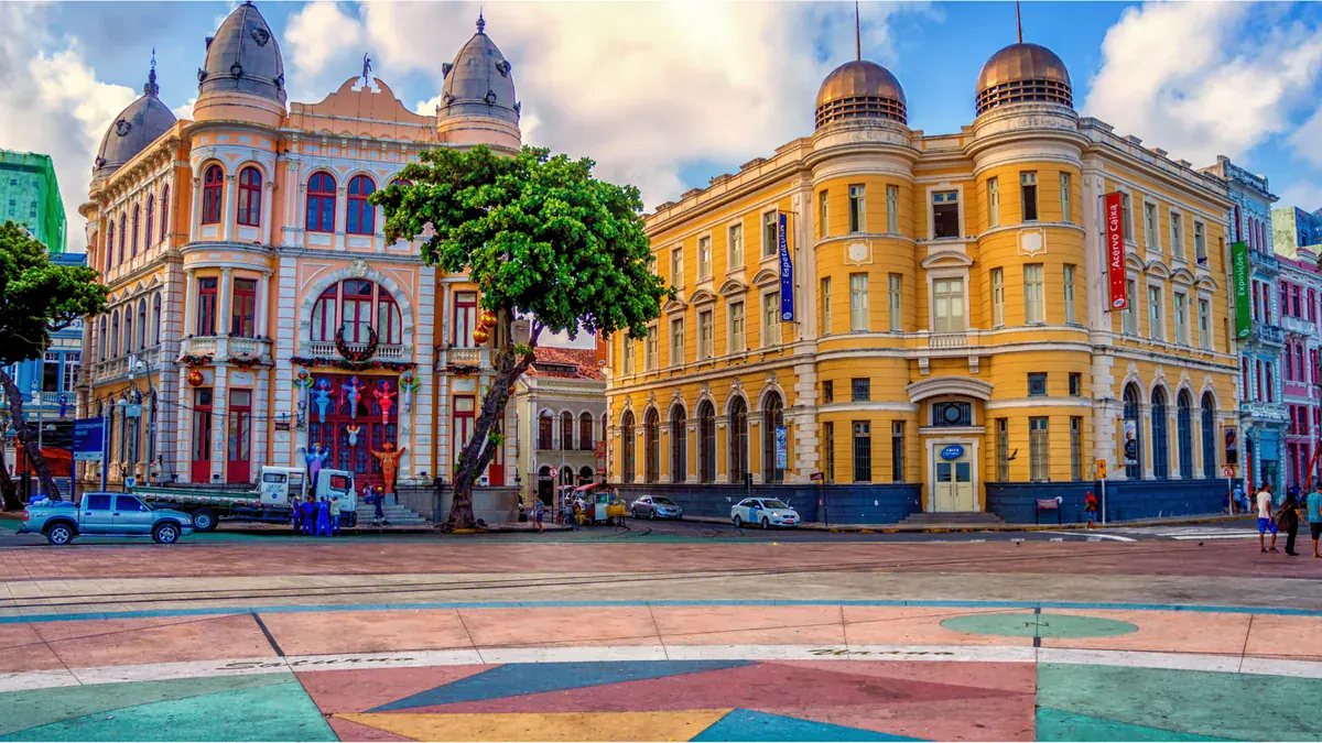 Casario histórico e pontes do bairro do Recife Antigo, no Recife