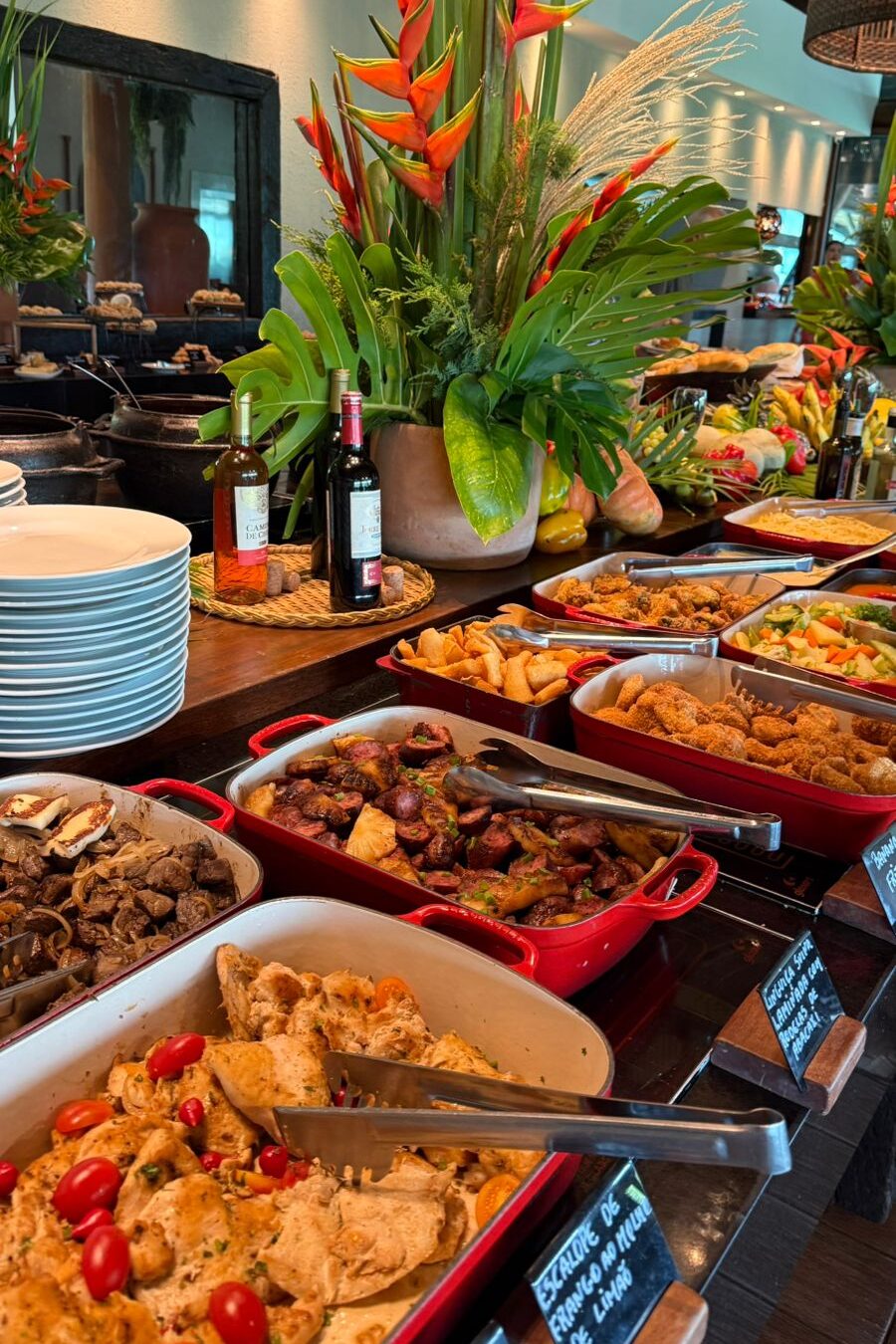 Acompanhamentos da feijoada do Tuvalu: uma grande variedade de opções.